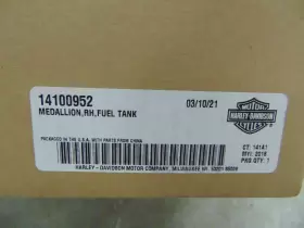 14100952 HARLEY-DAVIDSON Right Fuel Tank Medallion Flde #2