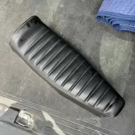 52136-70 HARLEY-DAVIDSON Nos Seat Boattail Sportster Ironhead