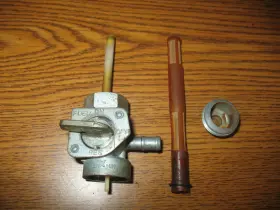 16950-MN9-005 HONDA Gas Tank Petcock Fuel Tap Valve Dominator #2