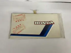 87502-957-020 HONDA Gas Tank Right Decal Emblem Sticker Nos