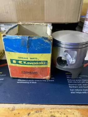 13001-1373 KAWASAKI Nos Engine Piston KX250