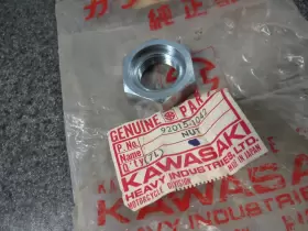 92015-1042 KAWASAKI Nos Kawaski Nut KZ650 KZ750 #2