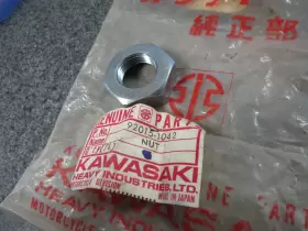92015-1042 KAWASAKI Nos Kawaski Nut KZ650 KZ750