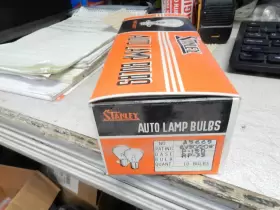 A5665 STANLEY Nos Base Head Light Bulbs