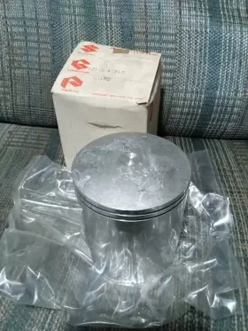 12110-41710 SUZUKI Nos Piston RM370 #2
