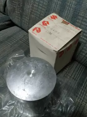12110-41710 SUZUKI Nos Piston RM370