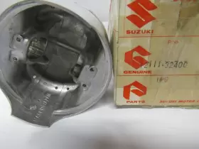 12111-32400 SUZUKI Nos Standard DR370 SP370 #2