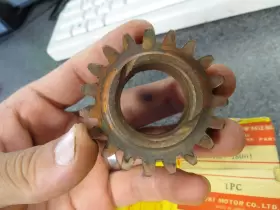 24231-18001 SUZUKI Nos Drive Gear GT250 GT380 TC305 T350 #3