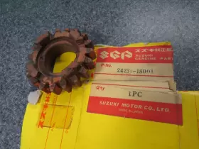24231-18001 SUZUKI Nos Drive Gear GT250 GT380 TC305 T350
