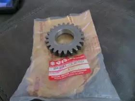 24251-33E50 SUZUKI Transmission Drive Gear GSXR750W #2