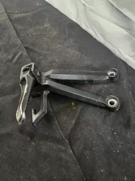 43600-29G00 SUZUKI Footrest Assyembly Pillion Right Gsx 750