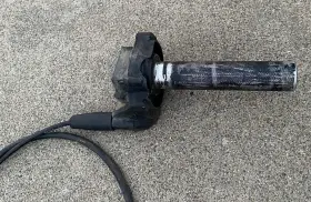 57100-28E01 SUZUKI Right Twist Throttle Cable Grip RM125 #3
