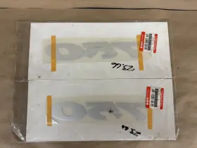 68182-33E01-OAT SUZUKI Nos Cowling Decal Emblem GSX-R750