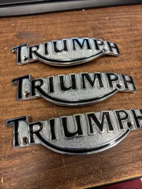 T3900087 TRIUMPH Fuel Tank Badge Emblem Bonneville Legend