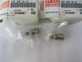 1A2-84714-41-00 YAMAHA Nos Taillight Turn Signal Bulbs #2