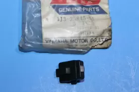 1J3-25845-01 YAMAHA Nos Indicator Cap XS750 XS850