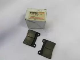 26W-W0045-10 YAMAHA Nos Front Brake Pad Kit #2