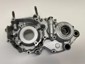 2VM-15111-06-00 YAMAHA Left Crankcase Half Center YZ250 WR250