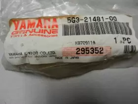 5G3-21481-00 YAMAHA Nos Engine Mounting Bolt #2