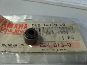 5H0-12119-00 YAMAHA Nos Valve Stem Seal BW200 FJ600