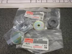 90891-20095 YAMAHA Nos Fuel Tank Damper Kit